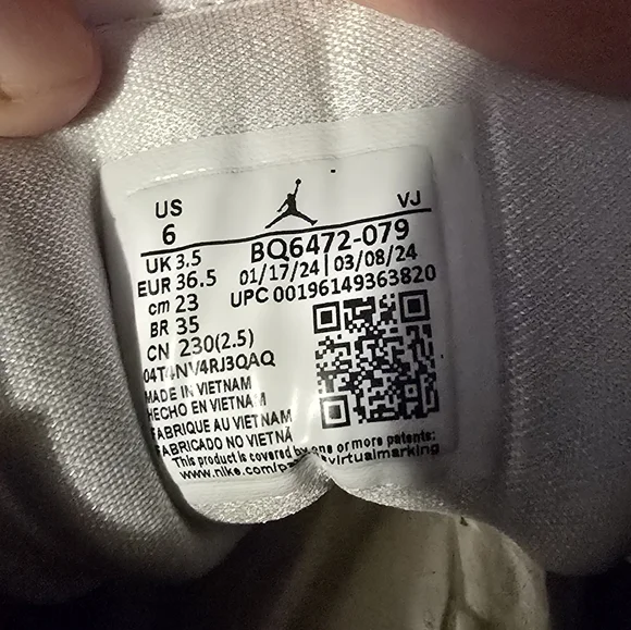 Women's Air Jordan 1 Mid 'Alternate Bred Toe - Picture 6 of 9